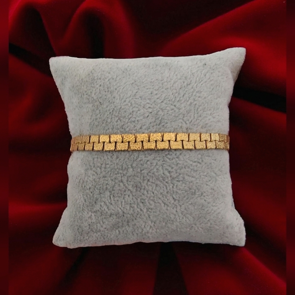 Vintage Textured Gold-Tone Link Bracelet - Picture 3 of 7